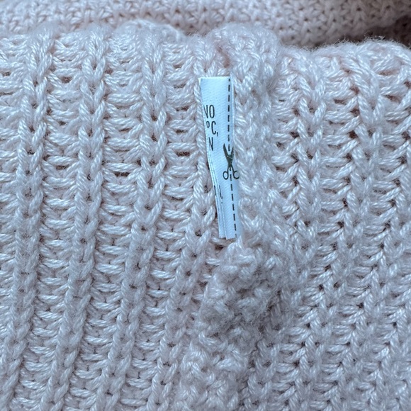 Forever 21 Pink Cold Shoulder Sweater Womens Size Medium - Picture 6 of 6